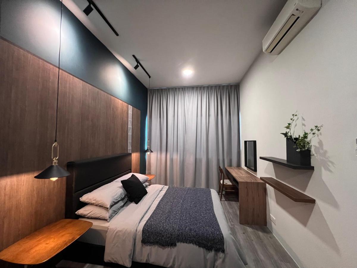 Big Space Imperial Boulevard Mall Apartment