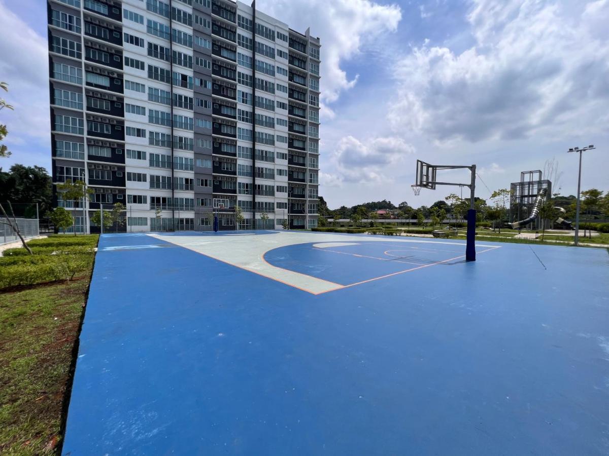 Big Space Imperial Boulevard Mall Apartment *